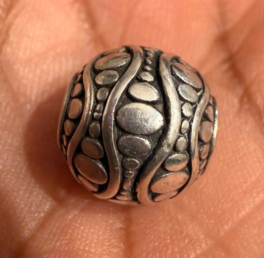 Unsigned Brighton Style Silver Tone Bracelet Charm